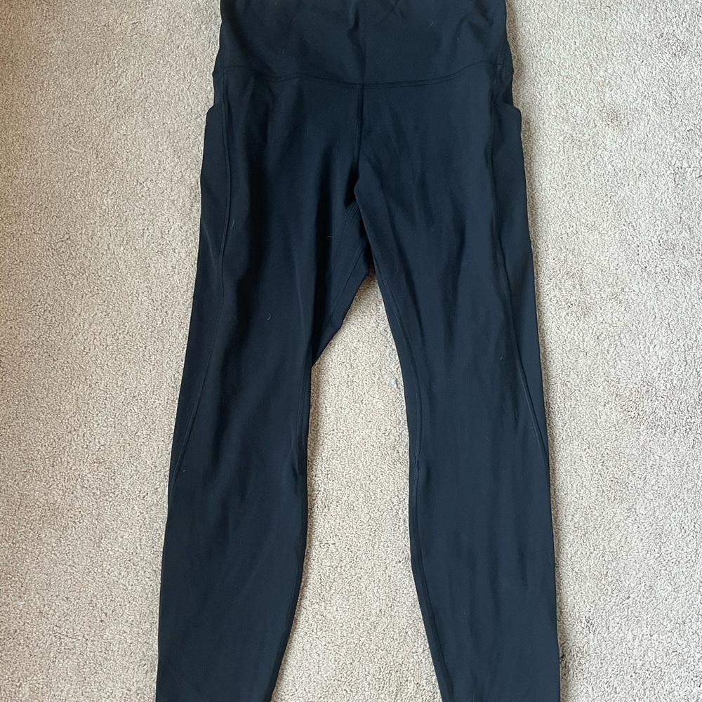 Black Lululemon Align Leggings w/ Pockets 25’
